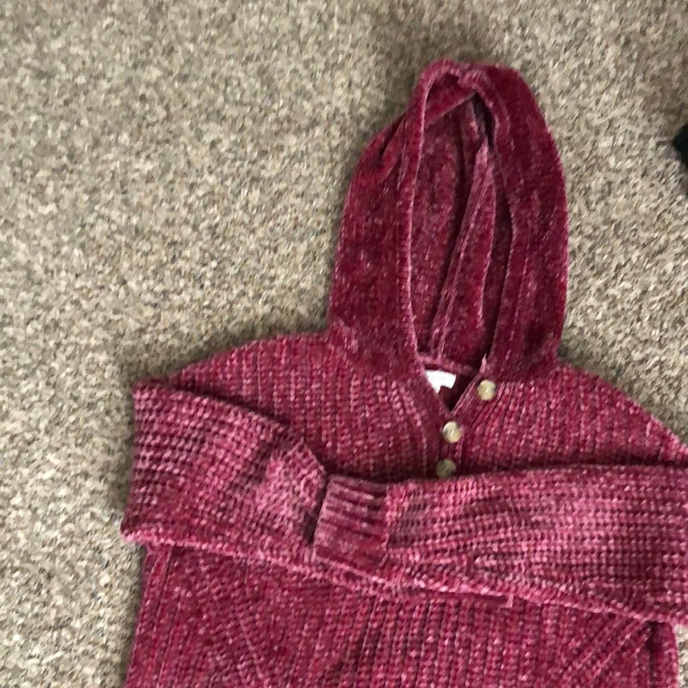 Hi I have this pinkish red sweater that I don’t like anymore